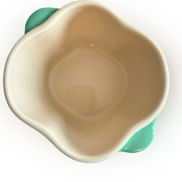 Le Creuset Petite Bell Pepper Casserole Dish – Jade Green – Stoneware - Picture 3 of 6